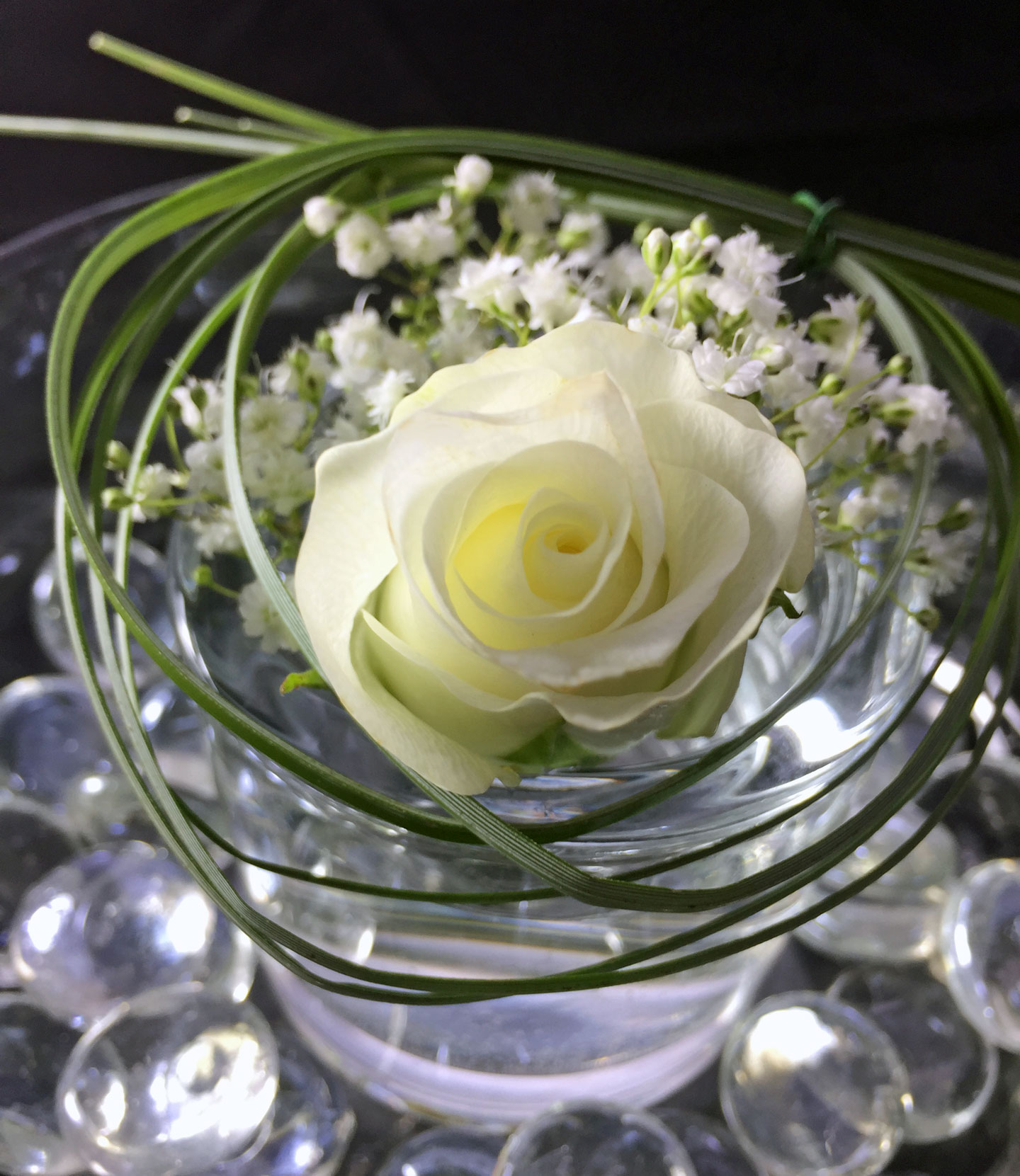 blume-mit-glassteinen